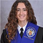Profesora graduada en Biología por la Universidad Complutense, imparte clases a niños de entre 5-18 años.